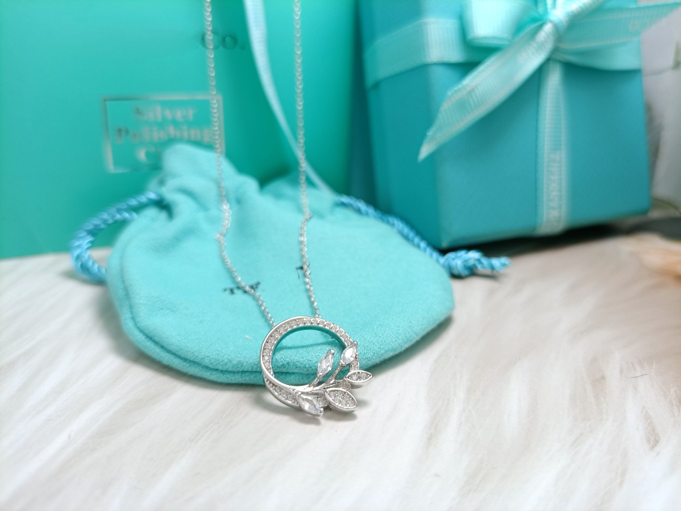 Tiffany Cubic Zirconia Vine Circle Pendant Platinum Necklace